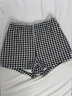 SHEIN Black and White Houndstooth Knit Skirt